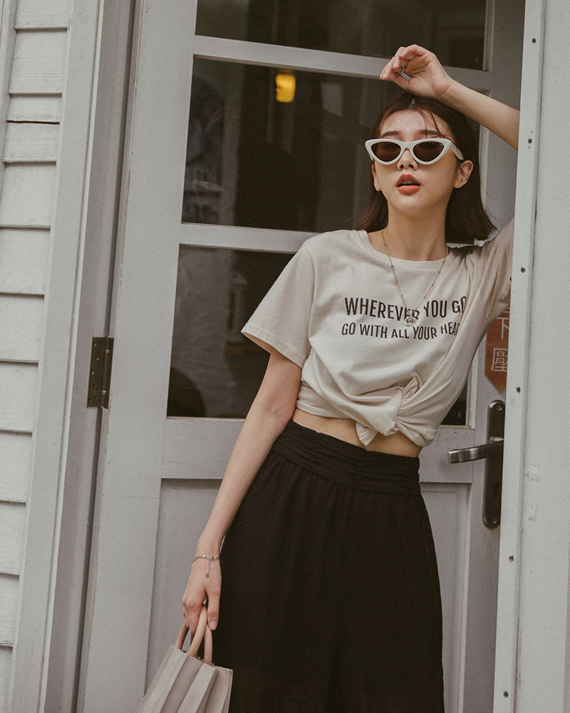 前字母印刷/美國棉 商品長度/適中商品版型/適中商品厚薄/適中商品彈性/佳 *字體印花設計，建議翻面洗滌避免印花摩擦(使用洗衣袋)