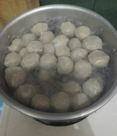 Doyan Camilan Pedas Simak Resep Dan Cara Membuat Bakso Mercon Ini Moms Orami Magazine Line Today