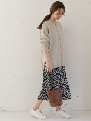 洋服とのバランスが難しい 実は40代女性にこそスニーカーコーデがいい