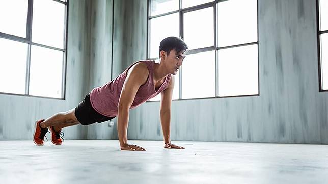 Cara Push Up Yang Benar Untuk Pemula Perhatikan Langkah Langkah Ini Sehatq Line Today