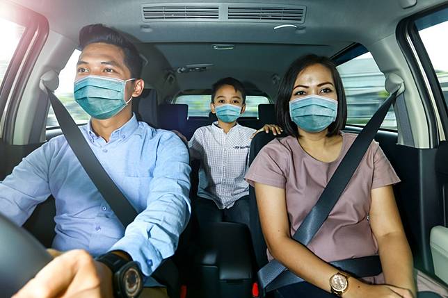 pakai masker di dalam kendaraan