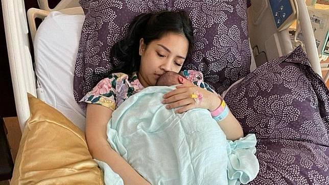 Meski Sudah Viral, Ini Alasan Raffi Ahmad & Nagita Slavina Masih Rahasiakan Wajah Baby R