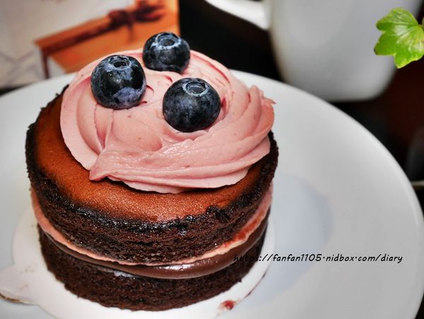 【台北甜點】東京巴黎甜點 #巴黎燒燉布蕾 #下午茶 #彌月蛋糕 #甜點 #松江南京站 (9).JPG