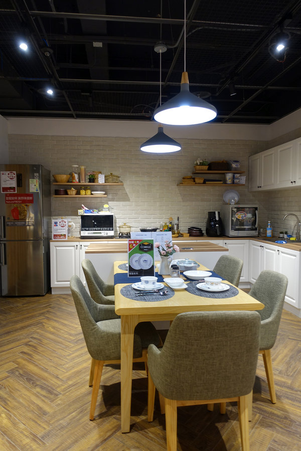 COVEx夏普展演活動，捷運小巨蛋站智慧生活館，結合咖啡店、家電體驗、廚藝教室、精選生活好物、特賣會，可場地租借且有網美牆打卡的主題式情境賣場