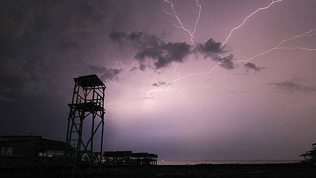 Strong Winds And Thunderstorm Hit Yogyakarta Bmkg Explains Tempo Co Line Today