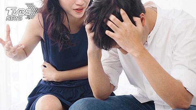 美國一對情侶日前發生爭執，男方一氣之下，竟把2人一起飼養的2隻狗狗從9樓丟下慘死。(示意圖／TVBS)
