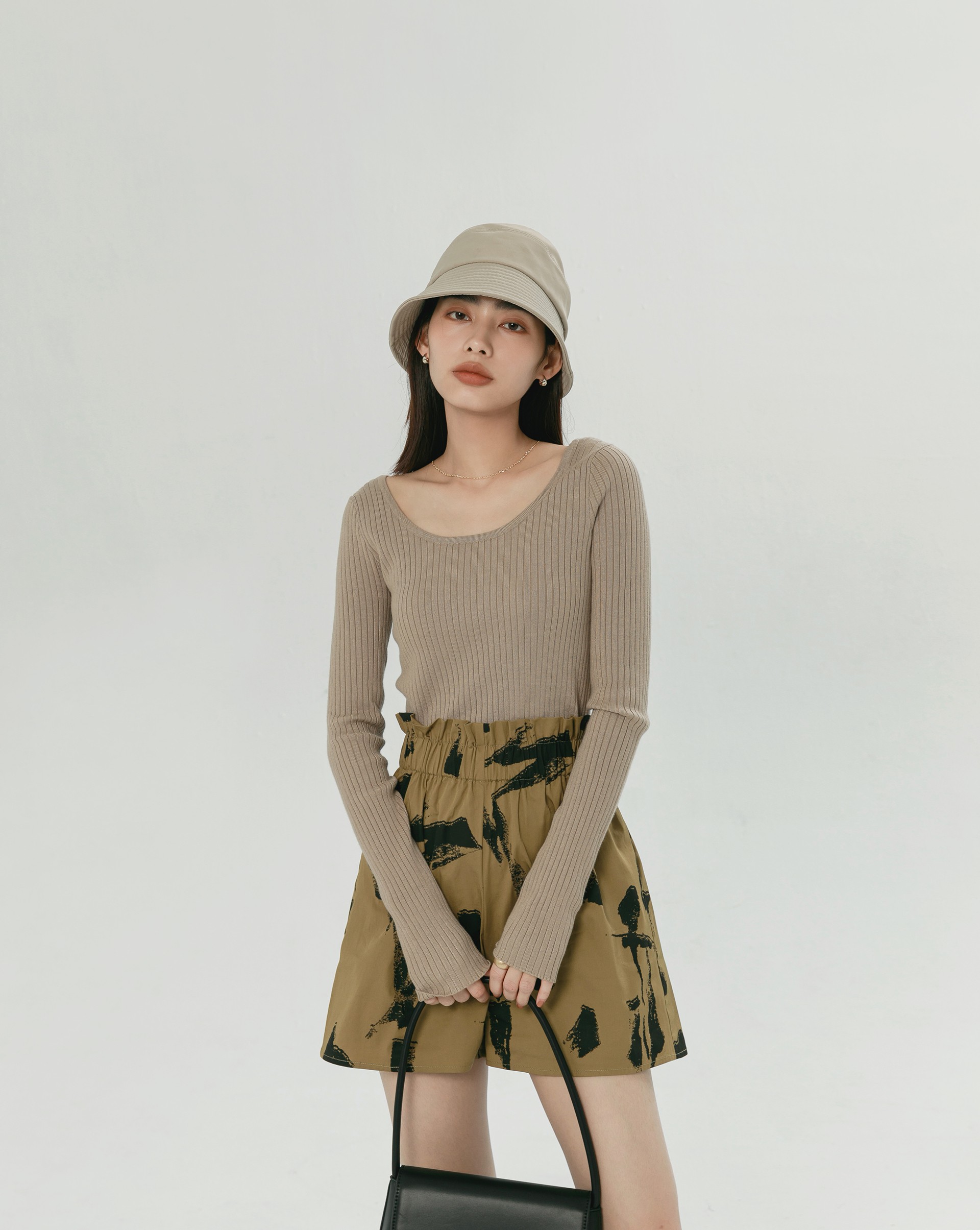 短版版型/微合身/柔軟親膚紗線