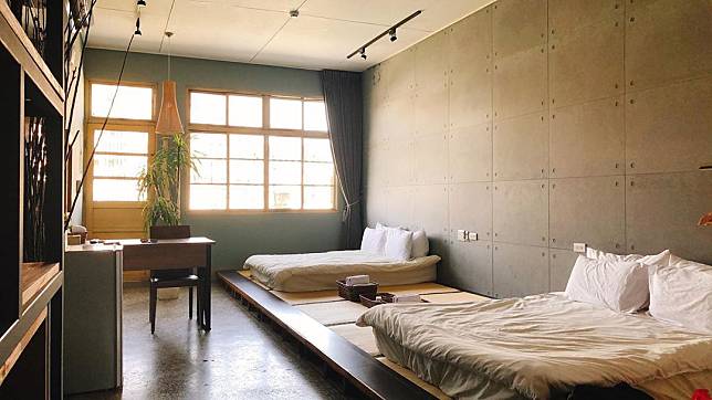 ▲簡單舒適的房間，透露一股悠閒慢活的氛圍。（圖/IG @yvesnan）