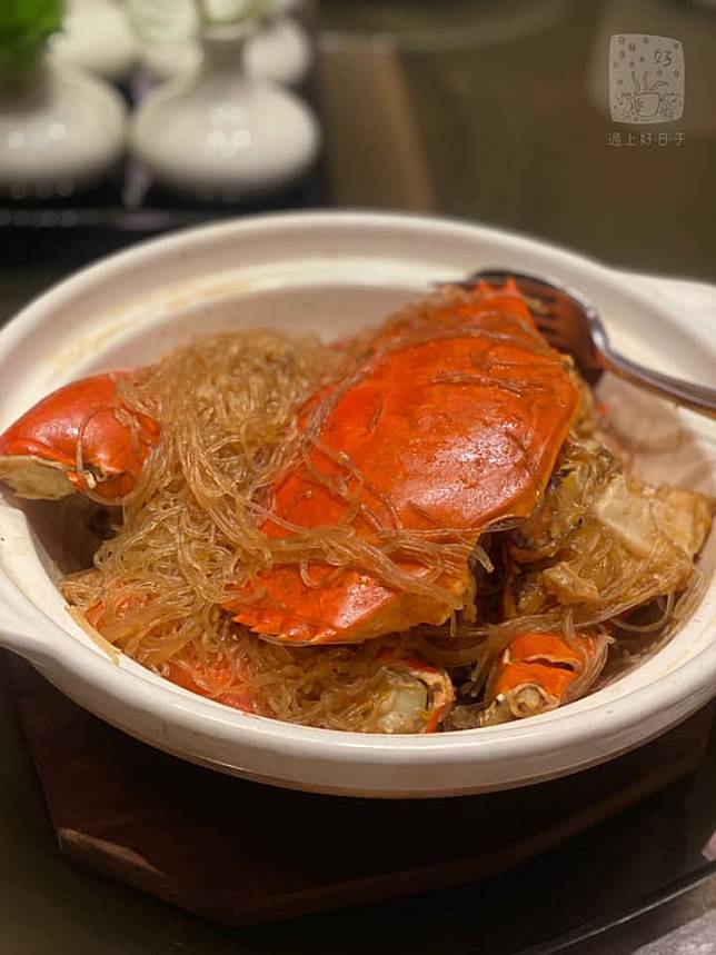 ▲榮嫂薑蔥炒蟹的大沙公不僅肉質飽滿，連鍋底的粉絲也好吃。