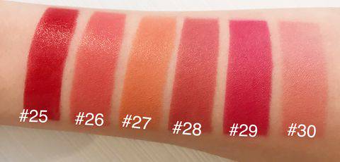 品木宣言精油唇膏推出全新珊瑚色系 28晨曦紅花 30甜橙木 神仙美色請筆記 這潤度太完美 Elle Line Today