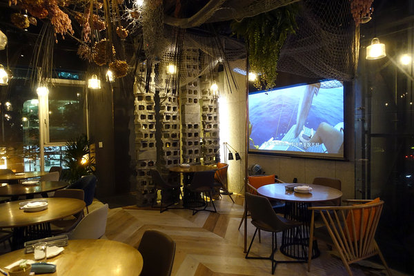 內湖浪漫餐廳-Lazy Point餐酒館，有午餐、下午茶、晚餐的內湖餐酒館，露天酒吧內湖調酒，文湖線約會餐廳，活動包場、會議空間租借的內湖咖啡廳