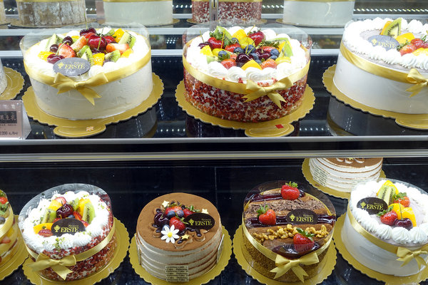 大安區甜點店艾斯特烘焙Erste Patisserie 4週年慶優惠，用銅板價品嚐世界西點冠軍師傅甜點，使用三倍券優惠更超值