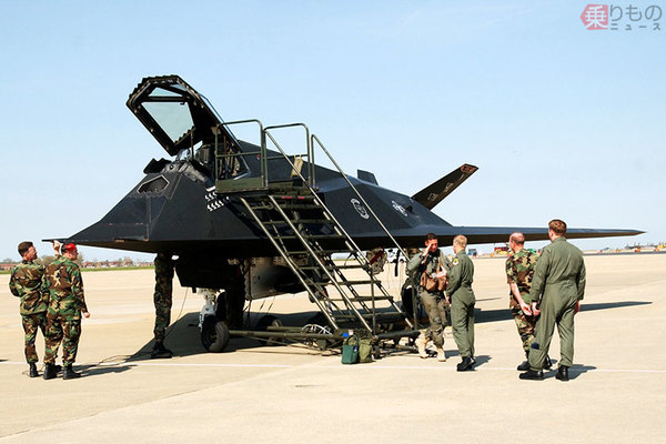 これぞ本物のステルス 実在しないステルス機 F 19 騒動 乗りものニュース