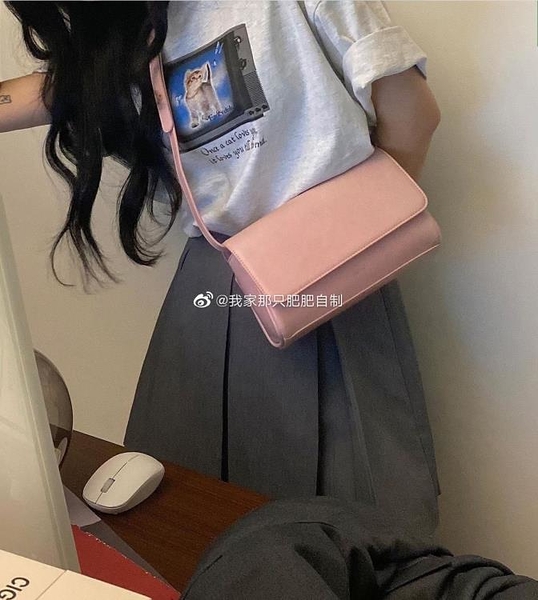 我愛寶島~肥肥自制包包女夏2022新款韓國ins小眾高級粉色寬肩帶單肩斜挎包