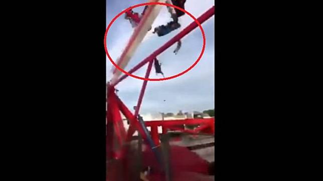 ™ Sampai Pengunjung Terlempar ke Udara Detik-detik Mengerikan Saat Wahana Ini Alami Malafungsi, 