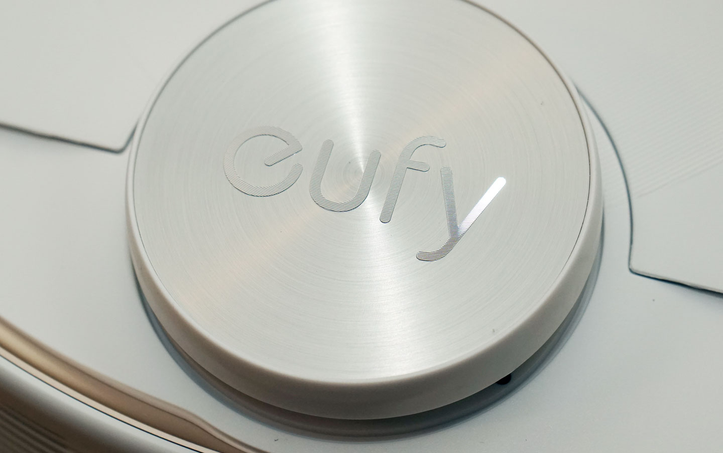 高顏值，功能更全面！一機雙用的 eufy RoboVac L70 Hybrid 掃拖二合一機器人開箱評測！