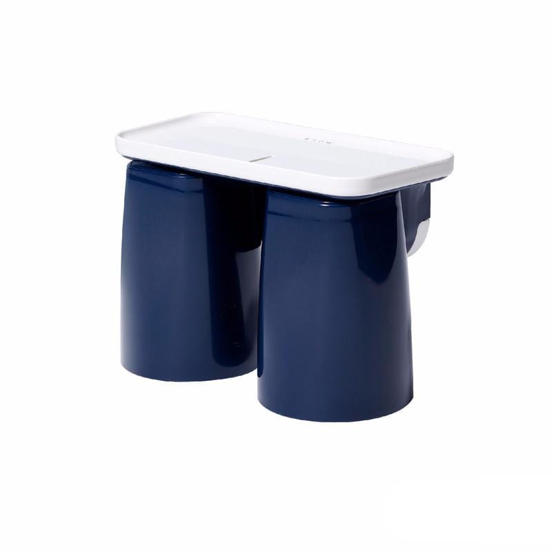 產品特色 【專利磁吸杯架】Brushing.Know+杯架前端內裝磁鐵片，讓漱口杯能被穩固的倒立吸附。 【快速瀝乾不長黴】倒立吸附漱口杯，進而使杯內殘留水珠自然流出，保持乾燥爽淨。 【雙人簡潔收納】兩