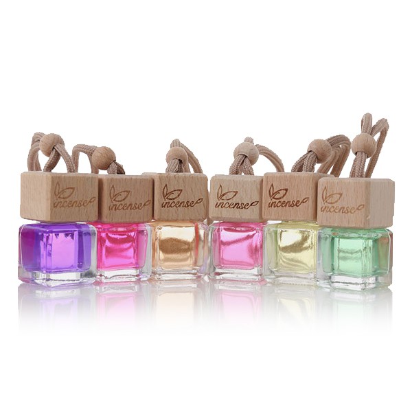 【商品特色】隱隱散發的香氣~香氣滿滿室內~迷你擴香瓶享受室內的清爽！讓車內空氣清新可以掛在喜歡的地方ex.後視鏡和手把等【商品規格】品牌：incense容量：5ml保存期限：3年貨源：公司貨產地：韓國