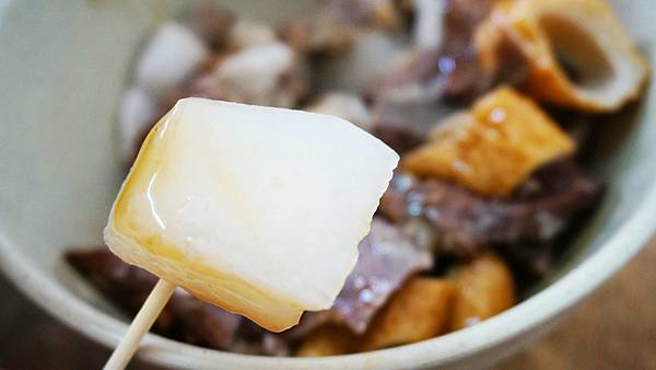 【基隆美食】三坑菜頭滷-沒有店名沒有招牌卻吸引大批大潮的小吃店