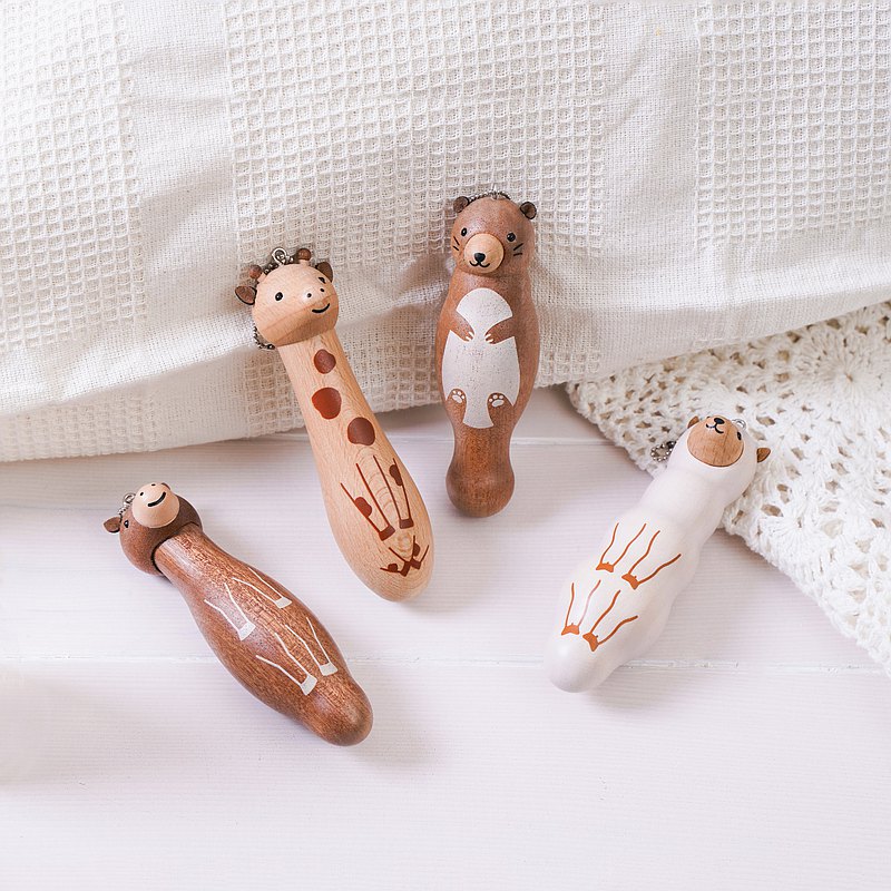 【水獺/長頸鹿/綿羊/馬】木製按摩抒壓吊飾 | Wooderful life