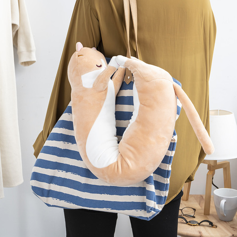 ‧療育的可愛貓咪抱抱造型‧短絨觸感柔軟Q彈 ‧可當頸枕、午睡枕，隨身攜帶超方便