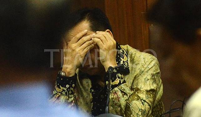 Terdakwa Setya Novanto mendengarkan keterangan dua saksi, Irvanto Hendra Pambudi dan Made Oka Masagung, dalam sidang kasus korupsi KTP Elektronik, di Pengadilan Tipikor, Jakarta,14 Maret 2018. Irvanto Hendra Pambudi dan Made Oka Masagung juga telah ditetapkan sebagai tersangka dalam kasus ini. TEMPO/Imam Sukamto