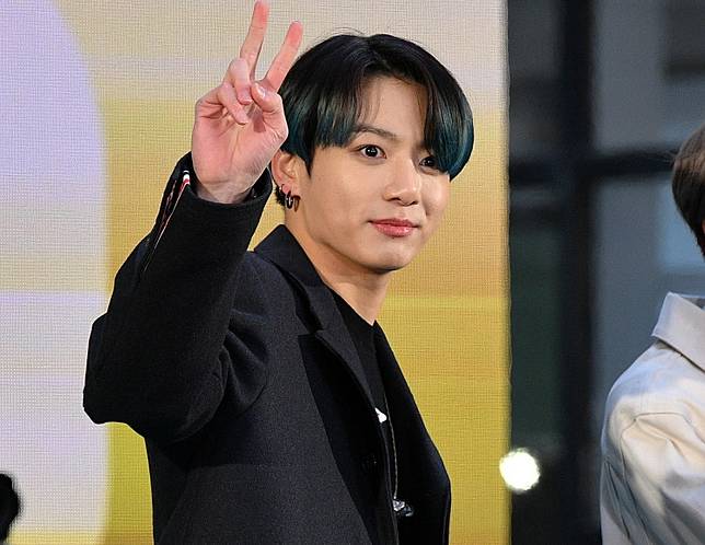 Jungkook Of Bts Sets World Record As First Singer To Hit 10 Billion Views On Tik - bts roblox id idol