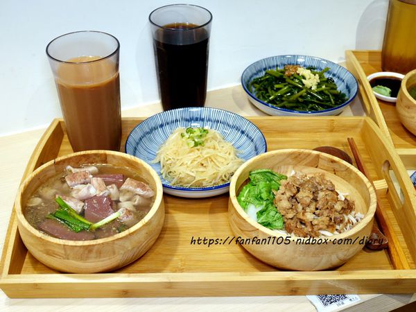 【汐止美食】鄉下人-豬血湯肉燥麵 #古早味 #豬血湯 #燙青菜 #香辣麵 路邊攤價格，冷氣開放文青風店面 (21).JPG