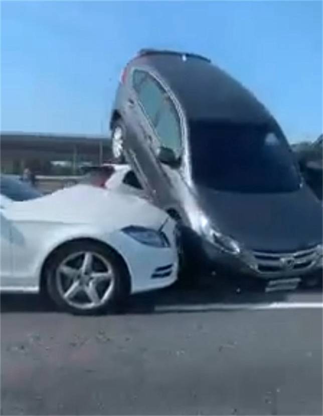 五楊高連環車禍 休旅車被鏟起成積木堆疊