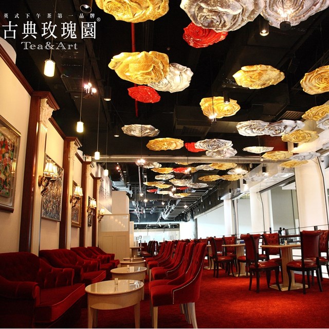 ●中層:英式傳統司康,香蕉佐卡士達蛋糕,玫瑰果醬。 ●下層:英式三明治,主廚特製鹹點。 ●任選古典玫瑰園英國茶系列或咖啡兩杯。(超過價格之飲品須補差額) 餐點如有變動，將提供等值之餐點替換。如有新me