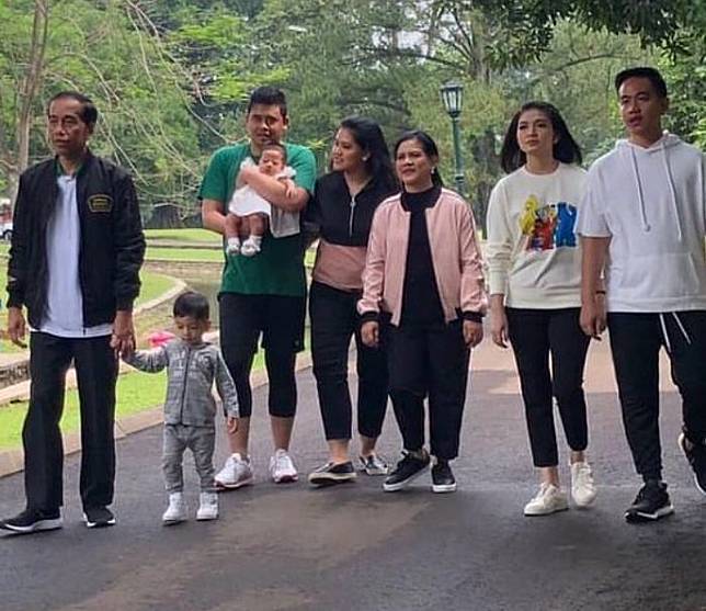 Kedekatan Jan Ethes bersama mbah kakung kesayangannya, Jokowi.