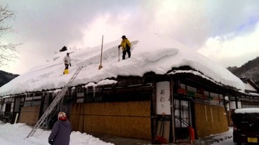 誰會去付錢體驗鏟雪？？？