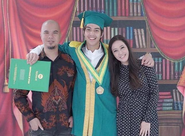 Begini Potret Bahagia 5 Artis Saat Hadiri Wisuda Sekolah Sang Anak