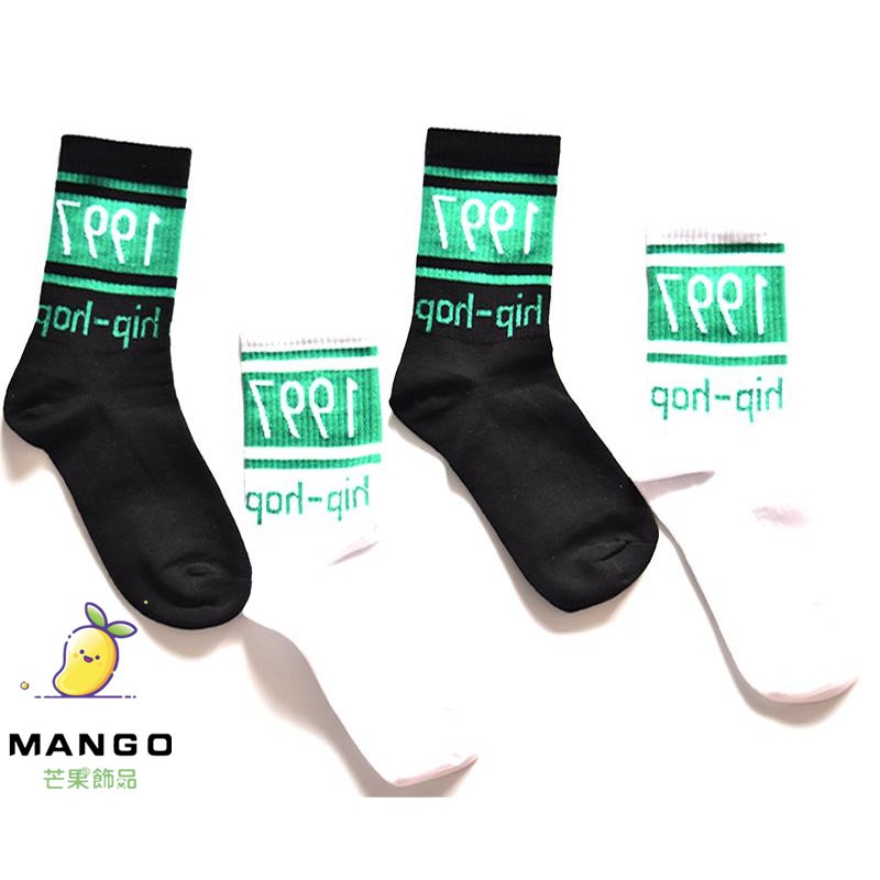 産品年齡分類: 成人襪 面料名稱: 全棉 主面料成分: 棉 主面料成分的含量: 70（%） 産品類別: 運動襪 風格: 個性 工藝: 提花 功能: 透氣,吸汗,塑形 適合季節: 秋季 圖案: 字母 厚