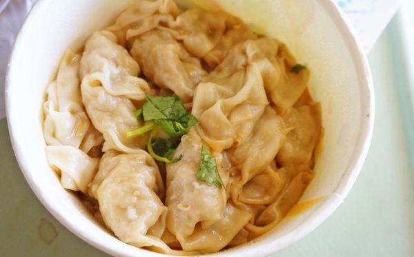 【台北美食】何晏華紅燒牛肉麵-用餐時間沒有預約要等待的超人氣店家 【台北美食】何晏華紅燒牛肉麵-用餐時間沒有預約要等待的超人氣店家