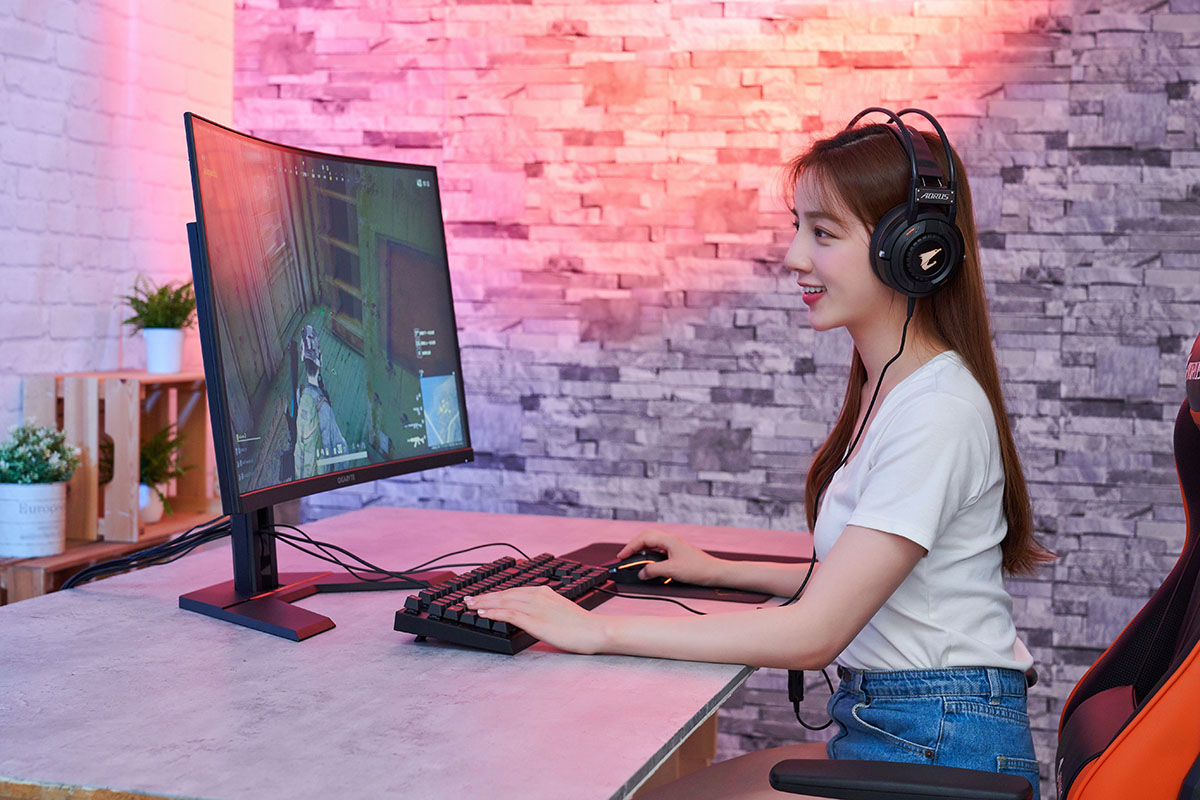 GIGA G32QC 165Hz 極速HDR 電競螢曲面幕，1ms 超快反應，OSD Sidekick 強大操控力