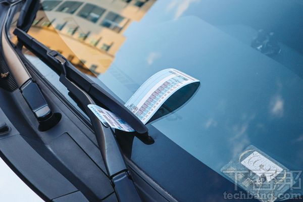 隨著政府開放多元支付以及無紙化政策，未來可能連路邊停車繳費單都越來越少見。