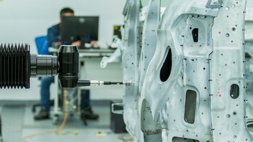 在虛擬世界裡造車 靠機器人、紅寶石和3D模型