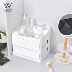 日本無印風素白系列- 經典素白，能夠柔和因應各種不同收納需求的空間 可組合使用- 單層可收納文具、雜物、手機，抽屜可容納計算機、A5記事本、筆袋等 頂部分格設計 頂層分格可以更好的將保養品、彩妝品做分