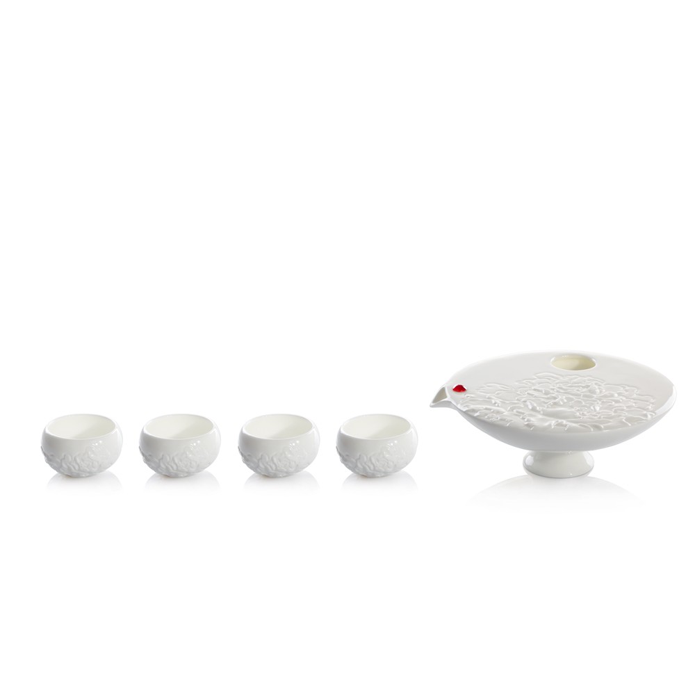 月湖牡丹 - 一壺四杯 酒壺曠達風雅煙波微渺望不盡平湖上的月光長照；醉眼看花是笑臥牡丹還是牡丹笑我？/Moon Lake Peony With a profound broadminded refin