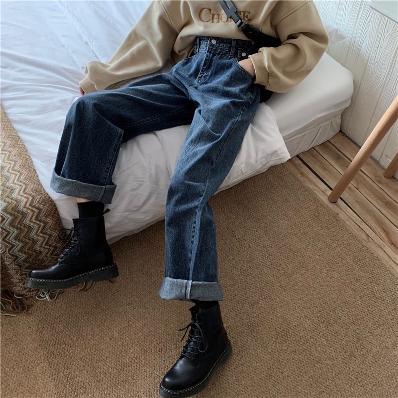 ▼SIZE▼S 腰圍64 腿圍106 腿圍42 腿圍58 褲長100M 腰圍68 腿圍110 腿圍44 腿圍60 褲長101L 腰圍72 腿圍114 腿圍46 腿圍62 褲長102◆備註：手工測量 單位：cm◆材質：棉彈牛仔布溫馨提示【如果妳購買的商品較多，為了預防超材無法送達，建議選擇使用黑貓宅配】因測量方法不同，允許3-5CM的誤差,誤差範圍內不屬於質量問題！因拍攝燈光原因和顯示器不同，可能會與圖色有所區別，請以實物為準！▼買家須知▼1.賣場支持7-11、全家【貨到付款】2.下標後，我們會爭取在48小時內出貨，預計7天左右到達您指定的門市3.衣服和褲子如果紐扣孔沒有剪開，那不是瑕疵品的哦，因為我們的衣服和褲子的新衣多數都沒有開口的4.如果取貨後有問題，少發貨、物流慢、有瑕疵，隨時聯繫我們處理，我們會給您一個滿意的答復5.如果喜歡我們，記得分享給您身邊的朋友哦cy