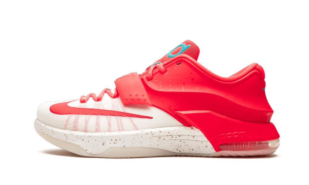 Inspired by the traditional holiday drink egg nog, this Christmas edition of the Nike KD 7 features 