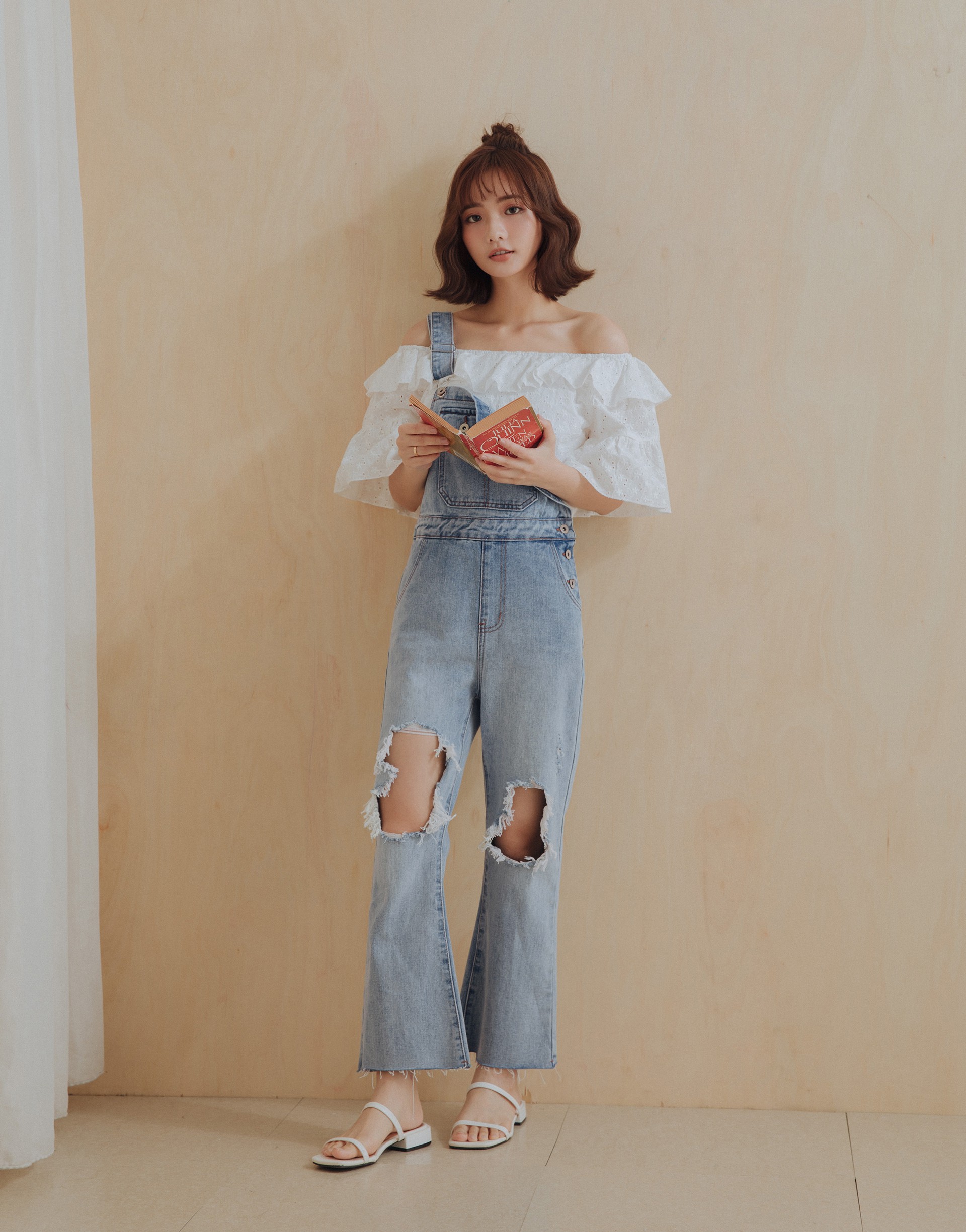 挖破抽鬚吊帶牛仔褲(Nina聯名款)-PAZZO