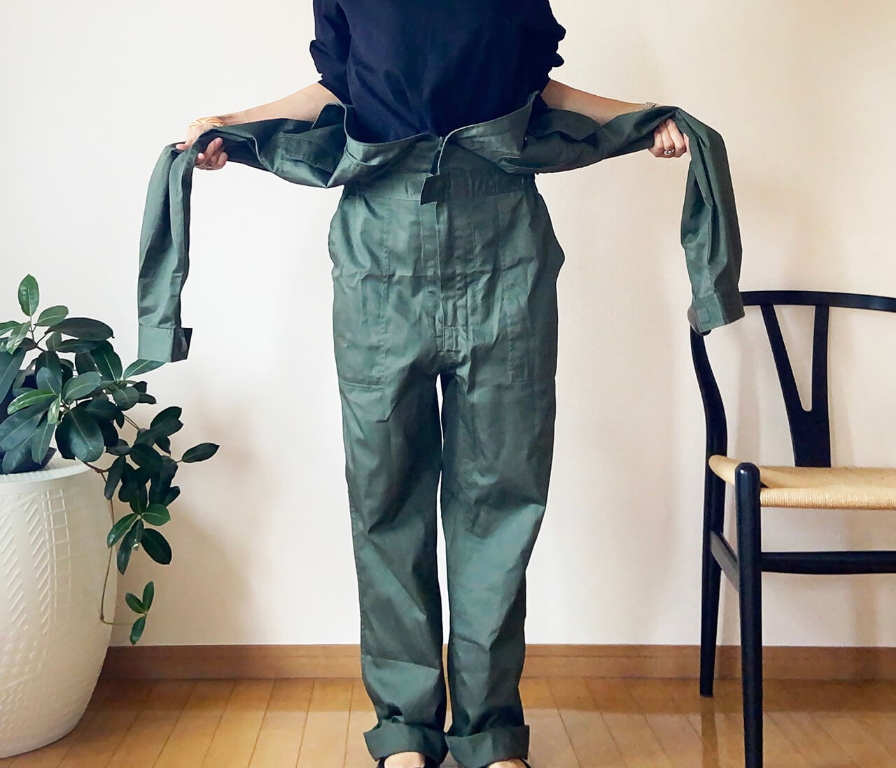 ワークマンで1900円 ツナギ服でコーディネート 腰巻テクはシャツワンピにも