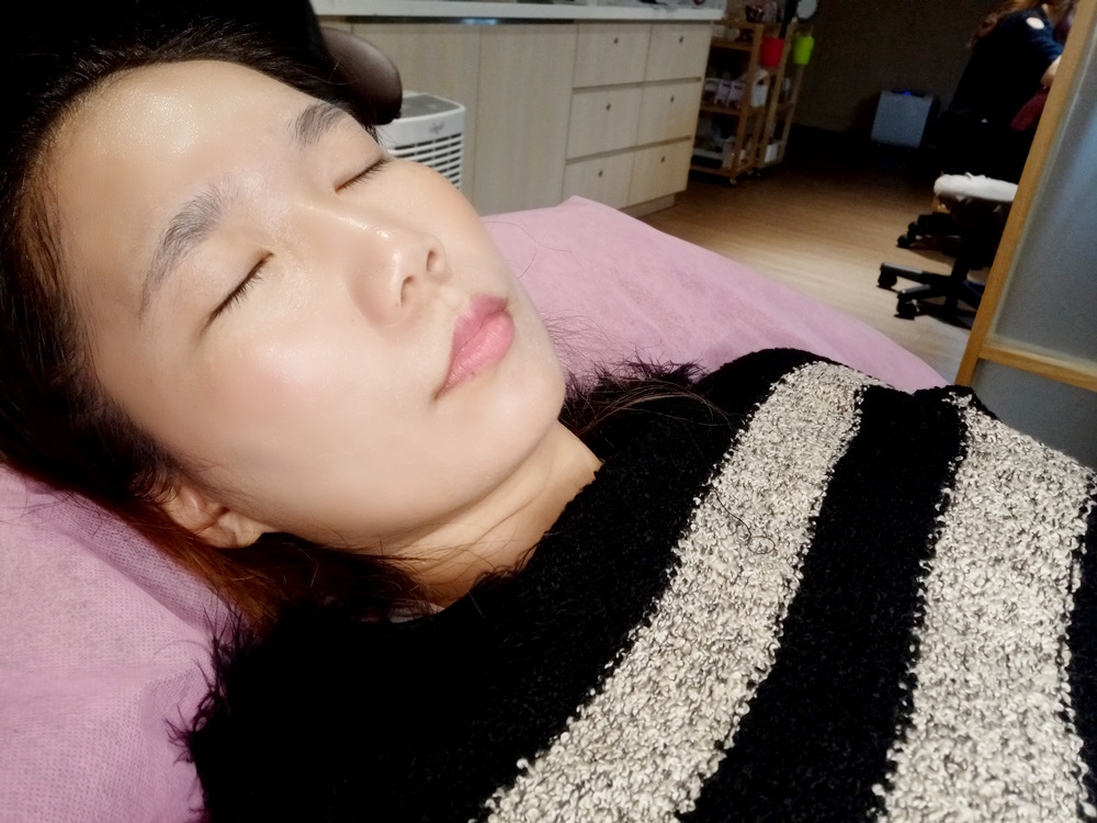 繡眼線-IMG20191205193335Liz開懷大笑看世界.jpg