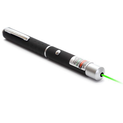 約4000米射程符合人體工學使用2顆4號電池超高功率無懼光害室內戶外均可使用