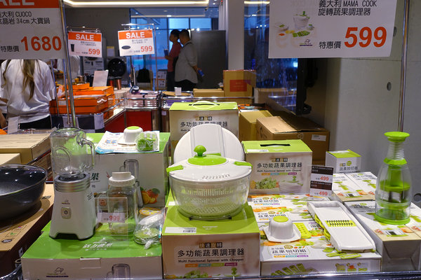 COVEx夏普展演活動，捷運小巨蛋站智慧生活館，結合咖啡店、家電體驗、廚藝教室、精選生活好物、特賣會，可場地租借且有網美牆打卡的主題式情境賣場