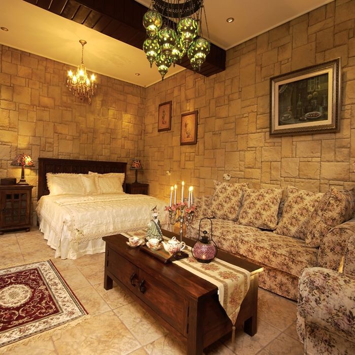 使用說明:1.本券可雙人於平日入住芯園．我的夢中城堡-國王城堡/威廉王子/睡美人城堡/維多利亞/仙度瑞拉 雙人房乙晚，含美味早餐兩客及下午茶兩客。2.本券『非暑假週一~週四』適用。※『非暑假』週日及週