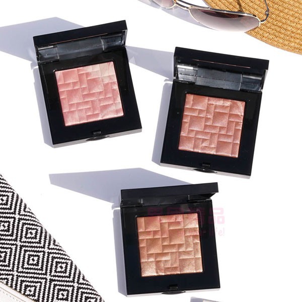 芭比布朗 Bobbi Brown 金緻美肌粉 打亮粉餅 Highlighting Powder 8g 立體輪廓、細緻觸感、光亮美肌。 珍珠色澤創造自然光澤 透明基底讓色澤更乾淨 #芭比布朗 #Bobb