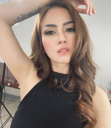 Diduga Selingkuhan Raffi Ahmad, Intip Deretan Potret Cantik Nita Gunawan - w644
